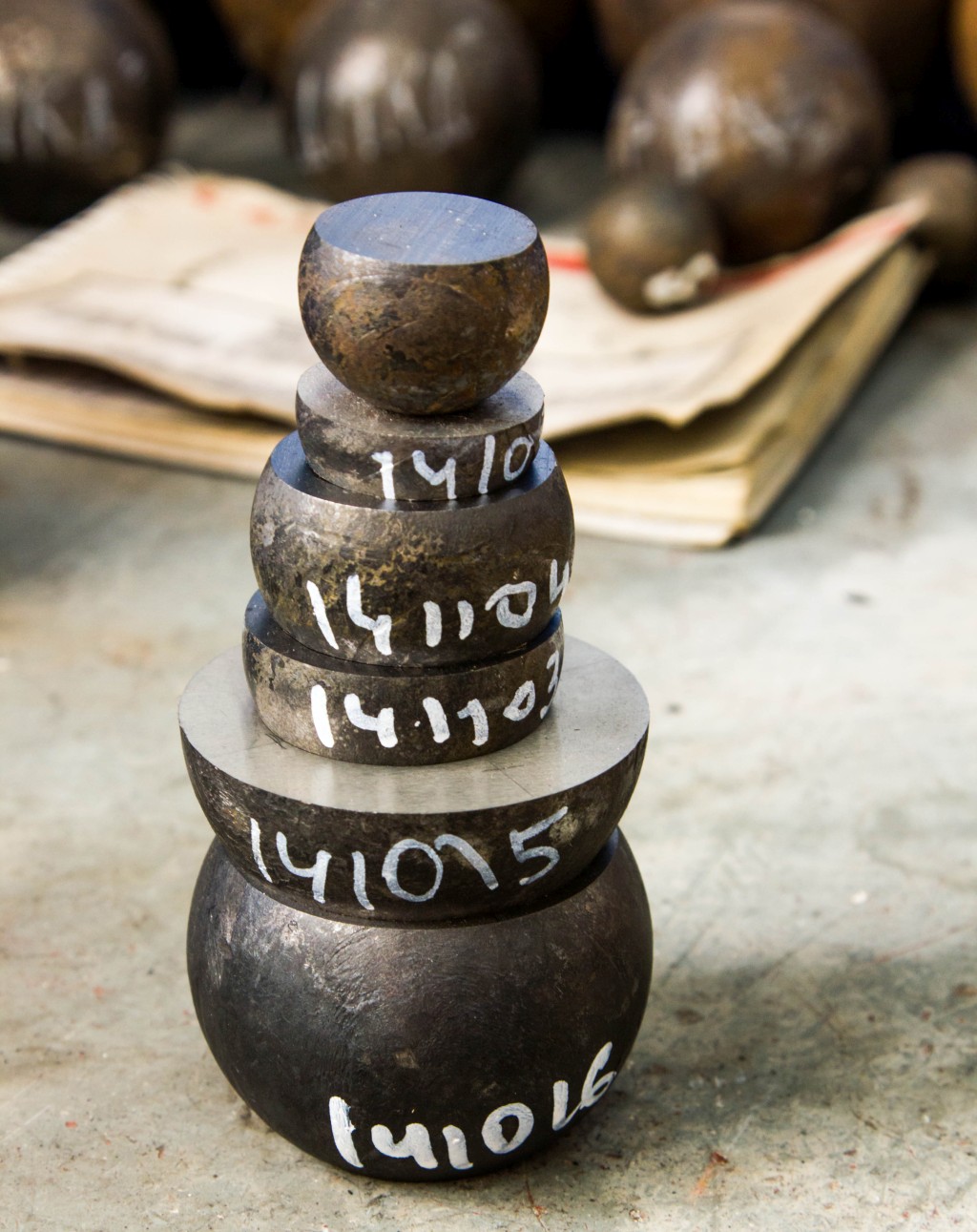 Correct preparation the samples of grinding balls for measuring hardness