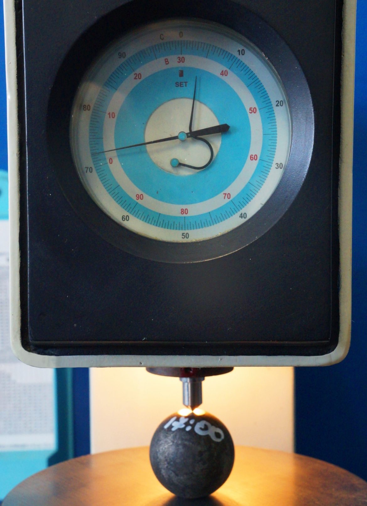 Вимір твердості на поверхні сталевих помольних куль