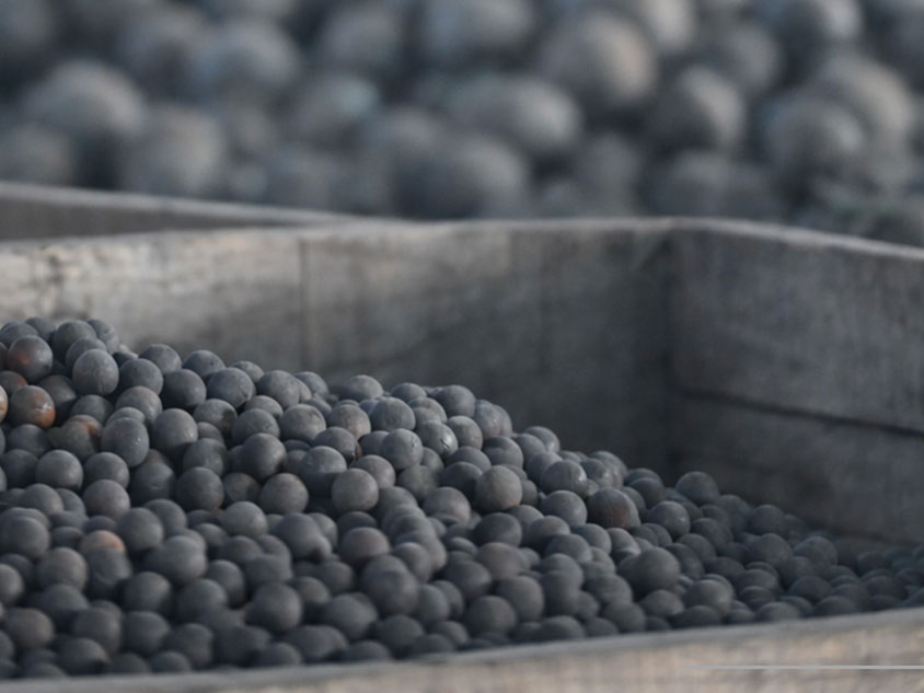 How grinding balls affect the cost per ton of grinding